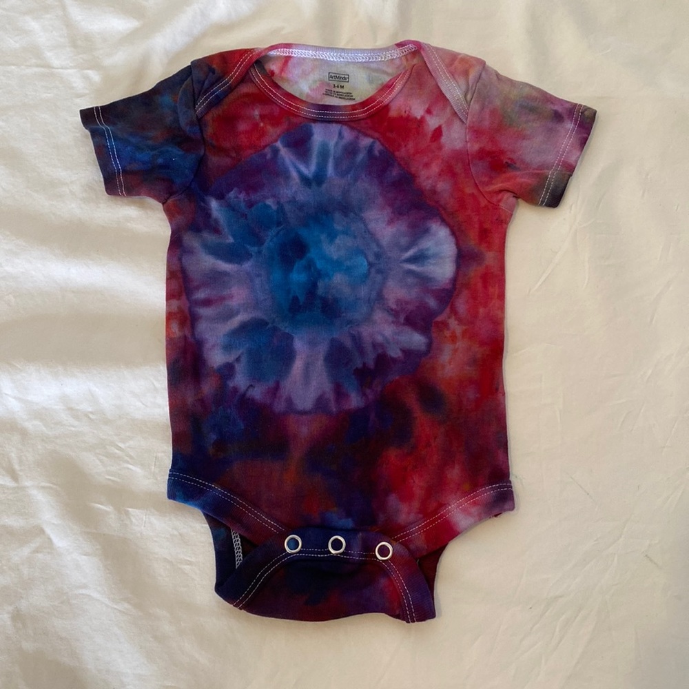 Hippie baby tie dye onesie